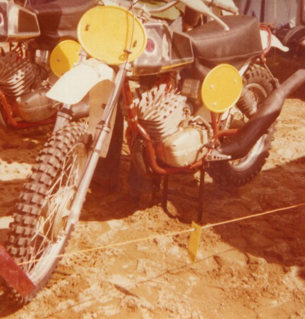 Ruskeasanta GP-500 1975 CZ tehdaspyörä. Huom sylinterin rivoitus